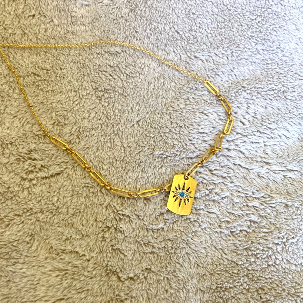 Gold pendant necklace